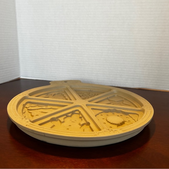 Holiday Christmas Superstone Shortbread Mold 2006 - Picture 3 of 15